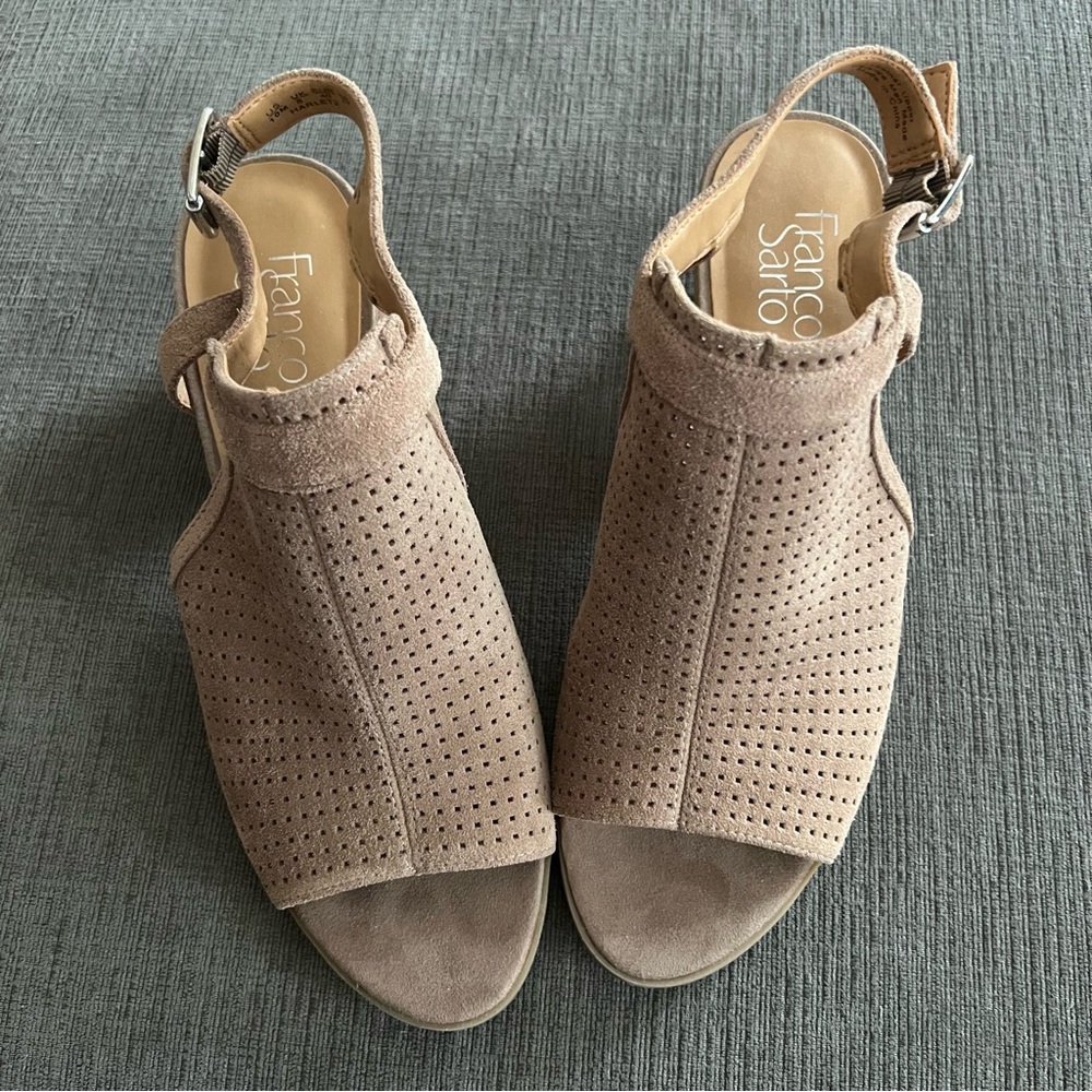 Womens FRANCO SARTO Harlet 2 Taupe Leather Nubuck Sandal Size 10M